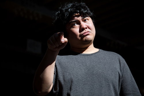 煽り画像に使える段田隼人さんの怒りの指差し姿