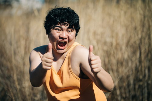 ハイテンションでサムズアップ!