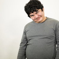 太るのも計画通りと企む男性の悪巧みと不敵な笑顔の写真