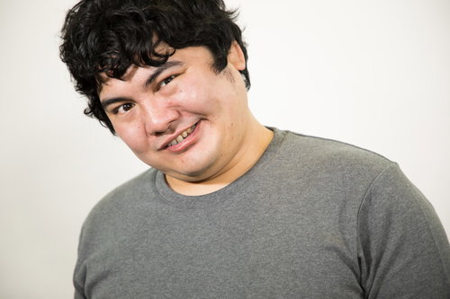 ククク...奴は四天王の中でも最弱...と悪巧みを企む男性