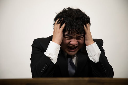 社長がCCに入ったメールで会社批判してしまった男性