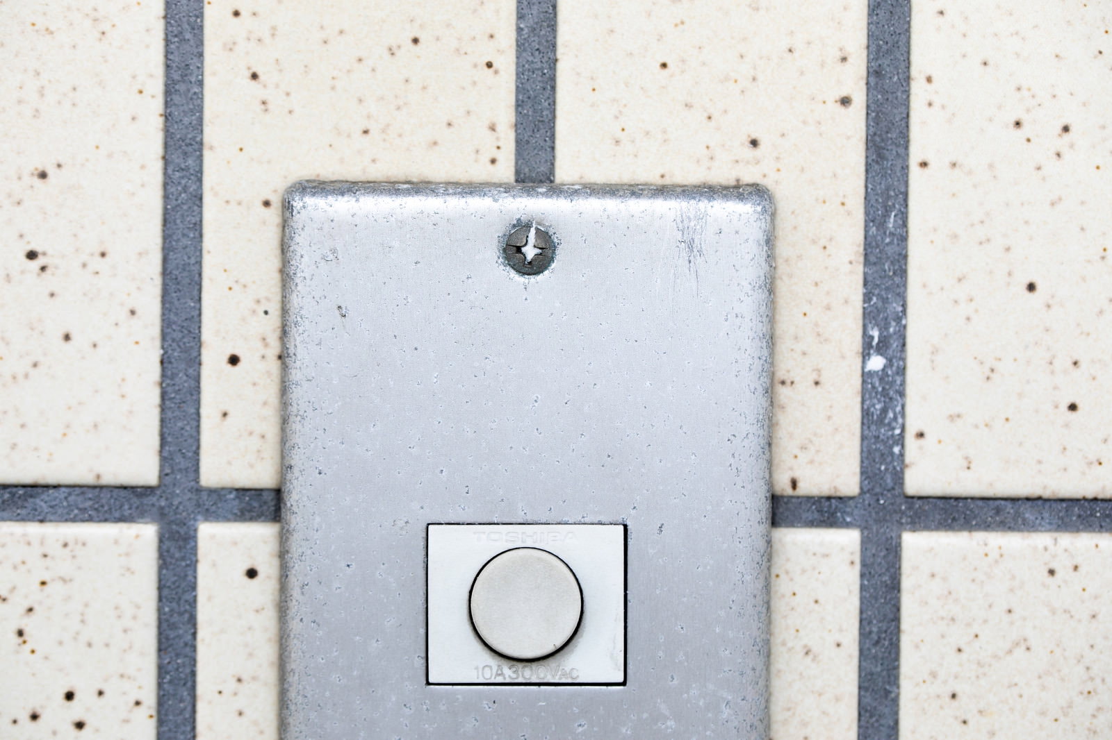 玄関チャイムのマーキング跡