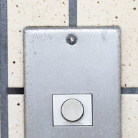 玄関チャイムのマーキング（ヤムワル）ー「住人はヤンキーでうるさい、ムカつく」の写真