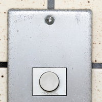 玄関チャイムのマーキング（SWD）ー「女子大生の独り暮し」の写真