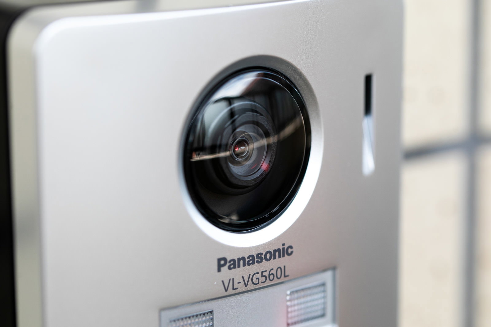 PanasonicドアホンVL-VG560Lのレンズのクローズアップ