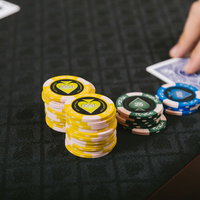 ジリ貧でチップが減っていくポーカーゲームの写真