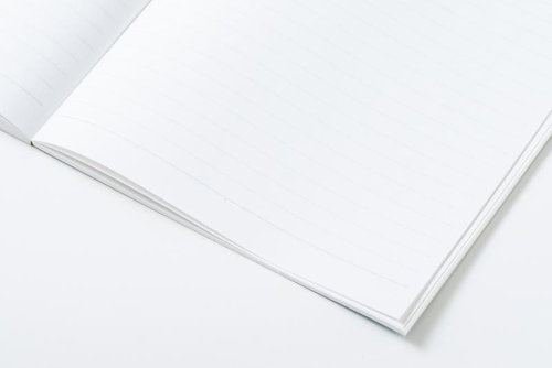 学習用の開いたメモ帳と白いページ、ノートの見開き