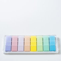 透明ケースに収納された8色ストライプ模様付箋セットの写真