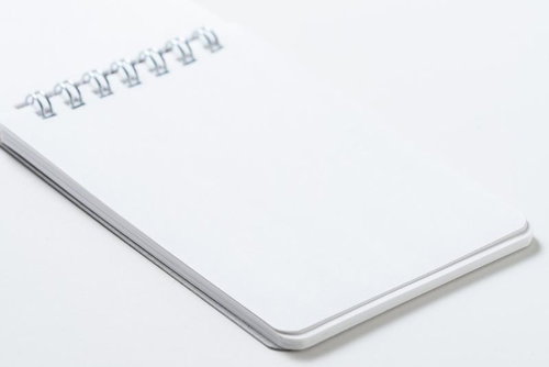 オフィスワークに最適な白いリングノート