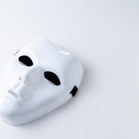 白い仮面マスク（匿名・覆面用）の写真