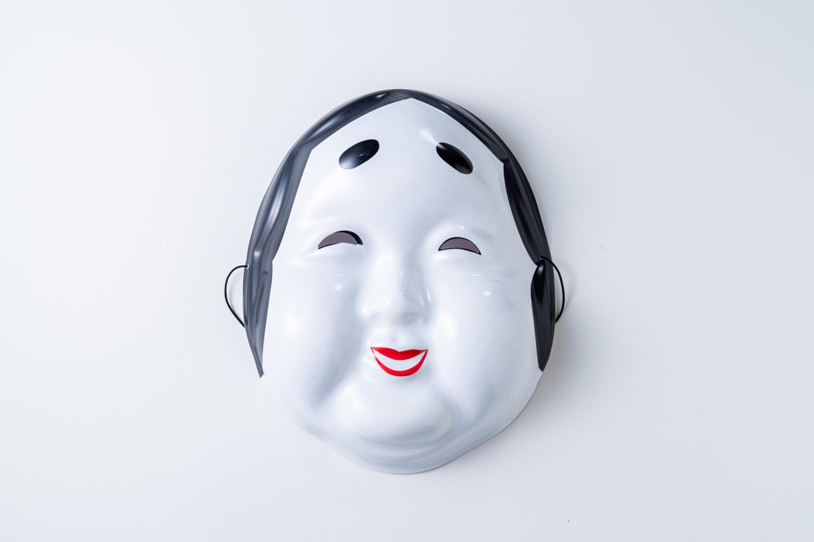 おかめのお面を真上から撮影