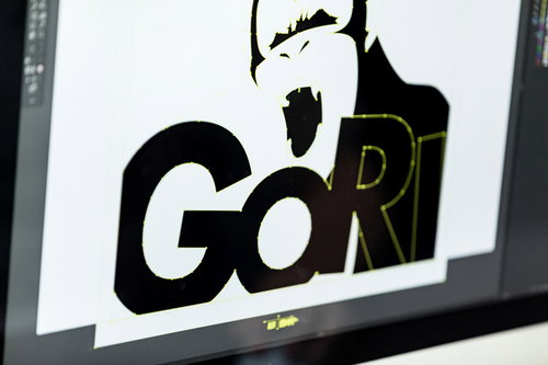 イラレでデザインのアウトラインを指定する様子