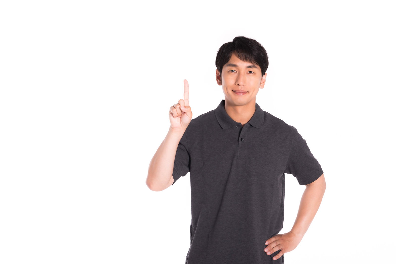 人差し指を立てて1番をアピールする笑顔の男性［モデル：大川竜弥］