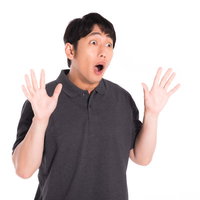 リアクションが大きい男性の写真