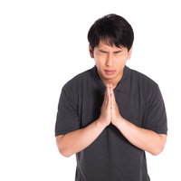 八ヶ岳連峰・天狗岳の稜線を歩く登山者の登山道の写真