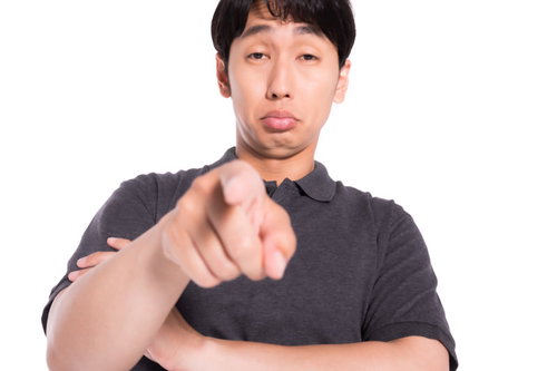 揚げ足をとっては指摘してくる悪質なクレーマー