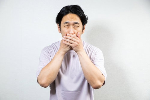 薄目で年収低すぎと言わざるを得ない男性