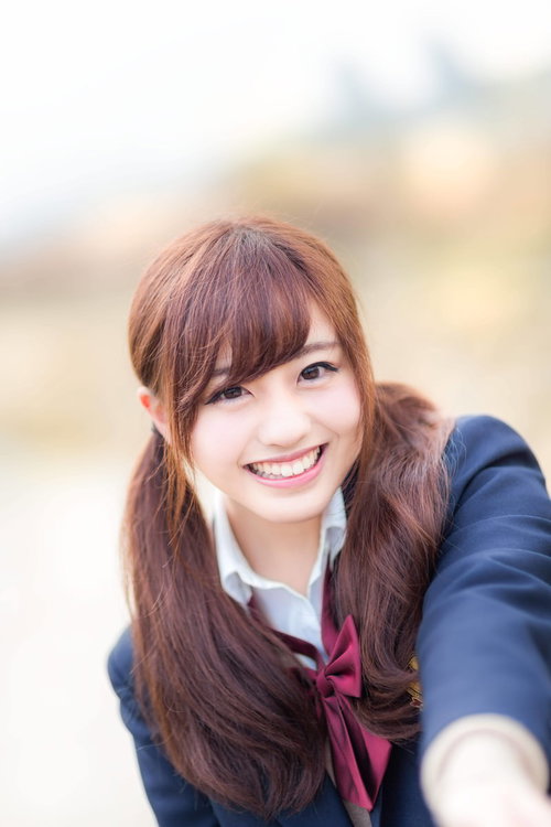 通学中に明るく声をかけてくれる幼なじみの女子高生