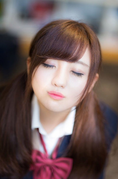 放課後、教室でキスをせがむ彼女