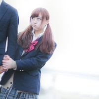 記念日を忘れていた彼氏にムッとする彼女の写真