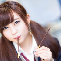 「どっちが食べたい？」と僕をからかう女子高生の彼女の写真