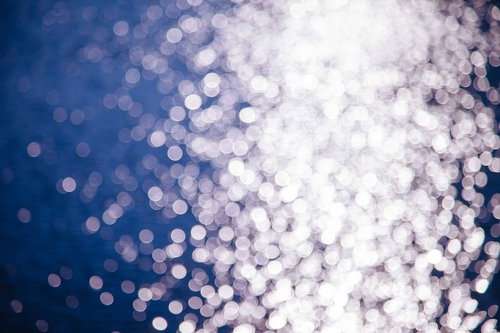 玉ボケシャワーのように降り注ぐキラキラ光