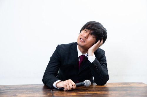 プレゼン内容をすっかり忘れてしまった会社員の頭痛