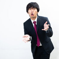 煽り立ててくる会社員の力説シーン プレゼンテーション場面の写真