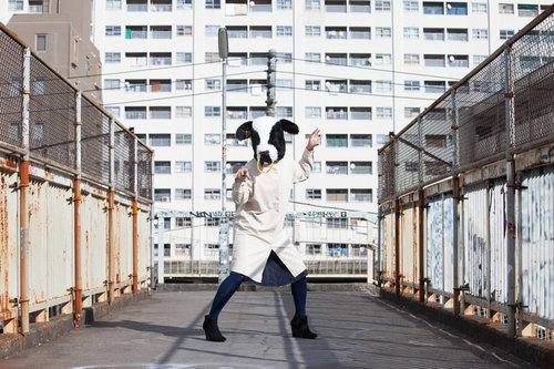 歩道橋に登場するエト牛の変質者パロディ