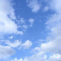 青空と雲・今日もいい天気に浮かぶ白い積雲の写真