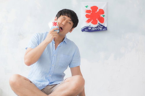 かき氷シロップ無しで夏フェスを乗り切る男性