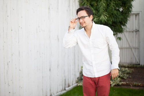 隣人からの騒音が気になるドイツ人ハーフ男性