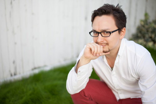 初対面には厳しい眼差しのドイツ人ハーフ男性