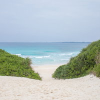 宮古島随一の人気観光スポット「砂山ビーチ」の写真