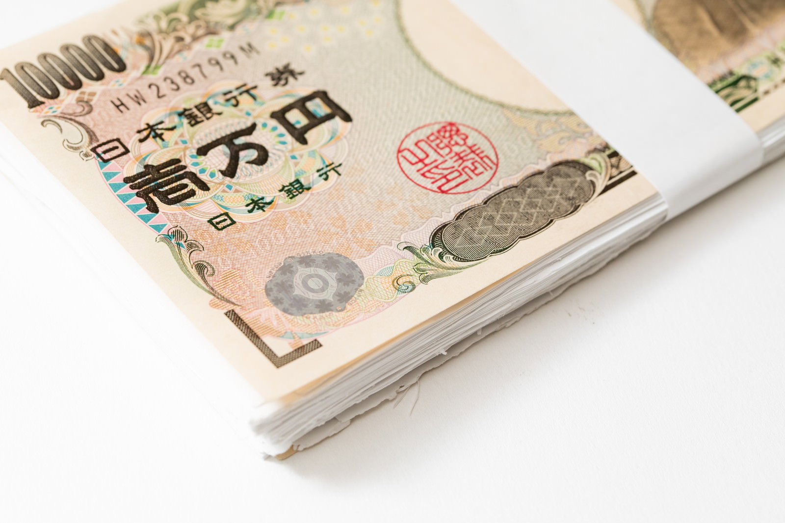 茶色い紙に手書きで「壱万円」と書かれた雑な偽札風パロディ素材