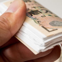 どう見ても1万円の札束の写真