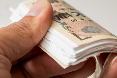 どう見ても1万円の札束