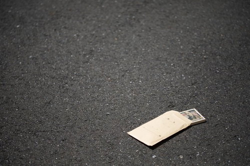 道端に落ちた札束トラップ