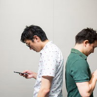 近くにいるけど会話は全部メッセンジャーアプリからの写真