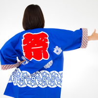 お祭り半被でいいねポーズの写真