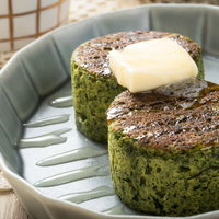 低糖質のベジパンケーキ、ほうれん草を使った2個盛りの写真