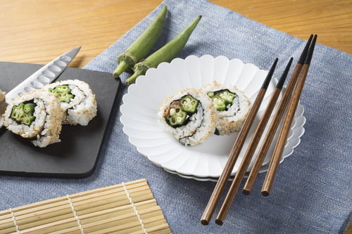 おいしかぁ～便のオクラを使った一口サイズの裏巻き寿司