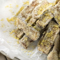 粉チーズとカレー粉のスパイスがきいたごぼうフライの写真