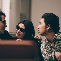 お楽しみ中にツケ払いを回収する強面の男性の写真