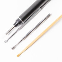 材質やデザインが異なる四種類の耳かきの写真