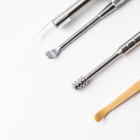 へら型やスクリュー型の耳かきの先端部分を比較したの写真