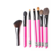 ピンク色の柄のメイクアップブラシセット7本組の写真