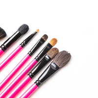 ピンクの柄の化粧筆ブラシセット メイクアップ用品の写真