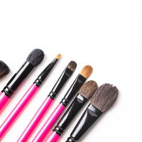 ピンク色のメイクアップブラシセット 化粧筆 美容道具の写真