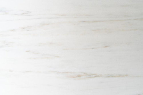 淡い色合いとナチュラルな木目が入った白い板材